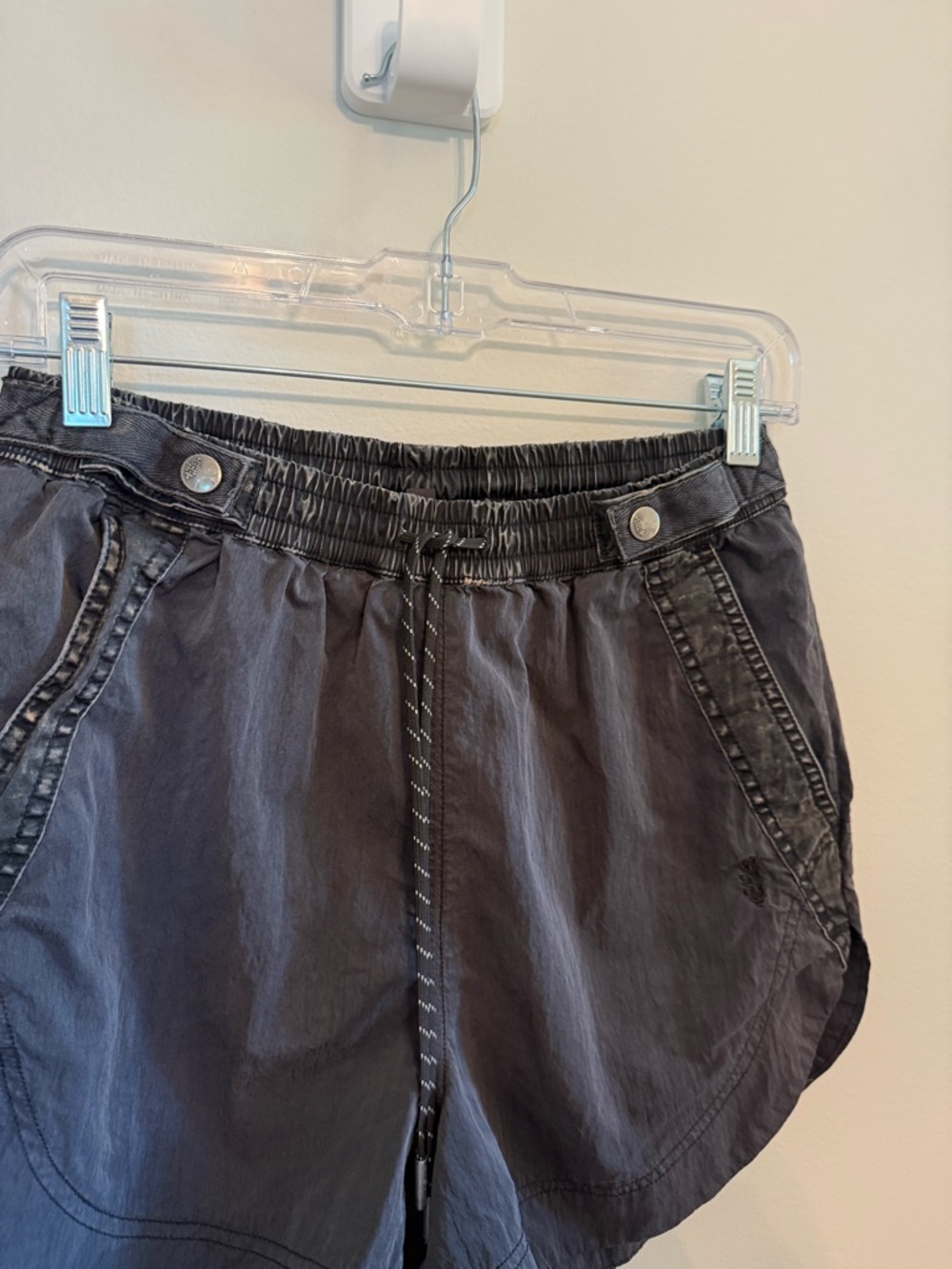 FREE PEOPLE • Get A Clue XS Short Noir Black Slouchy Smocked - Picture 8 of 12